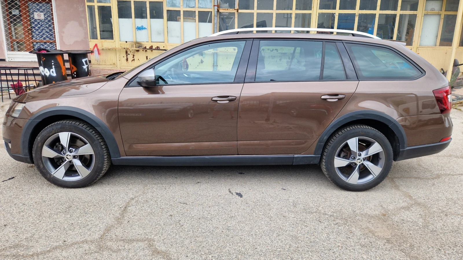 Skoda Octavia SCOUT / 64 400 км / 1.8 / Швейцария - изображение 3