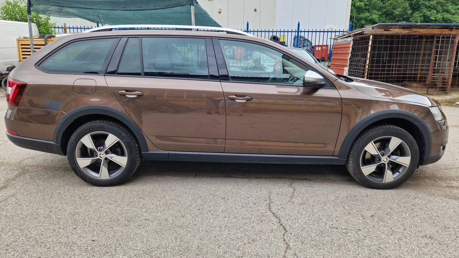 Skoda Octavia SCOUT / 64 400 км / 1.8 / Швейцария - изображение 7