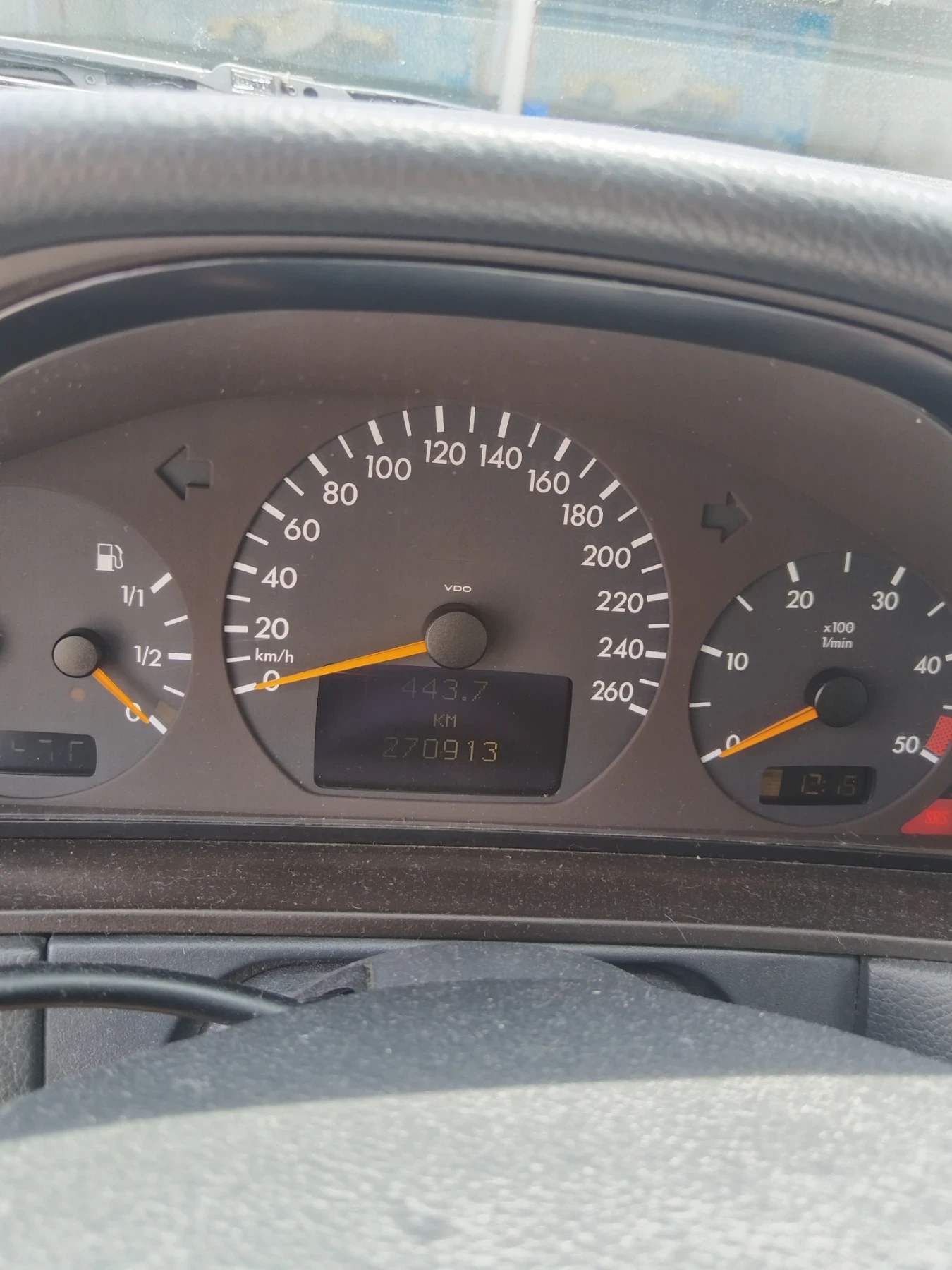 Mercedes-Benz E 320  - изображение 7