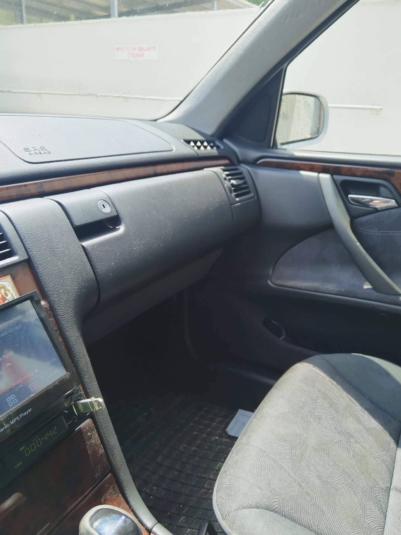 Mercedes-Benz E 320  - изображение 9