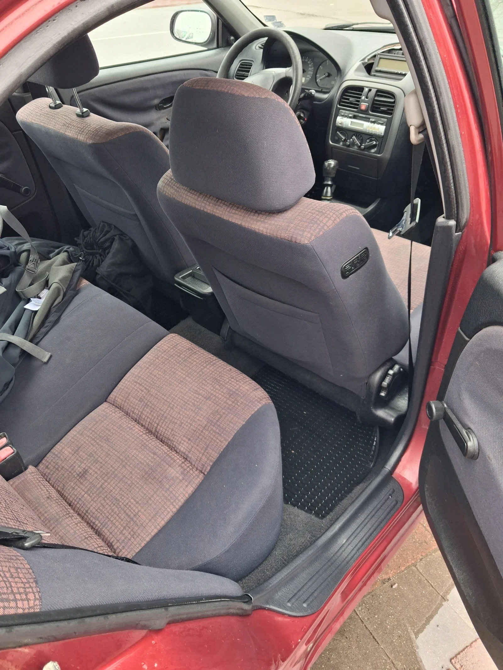 Mitsubishi Carisma 1.9 TD, снимка 7 - Автомобили и джипове - 54109679