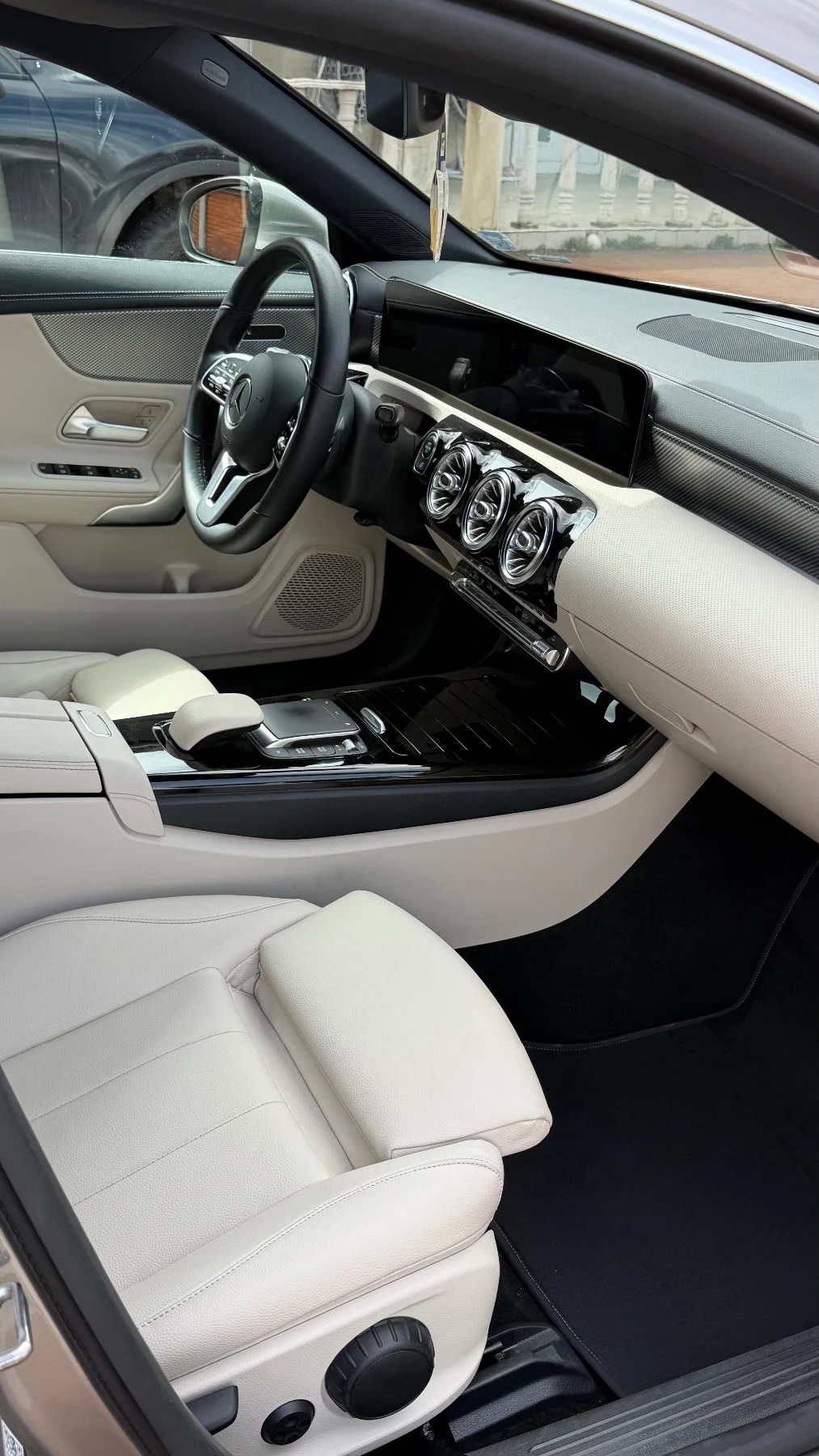 Mercedes-Benz CLA 180 AMG LINE* AMBIENT* SPORTBACK* TOP, снимка 12 - Автомобили и джипове - 54168568