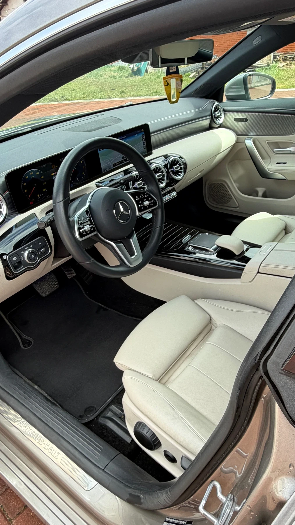 Mercedes-Benz CLA 180 AMG LINE* AMBIENT* SPORTBACK* TOP, снимка 10 - Автомобили и джипове - 54168568