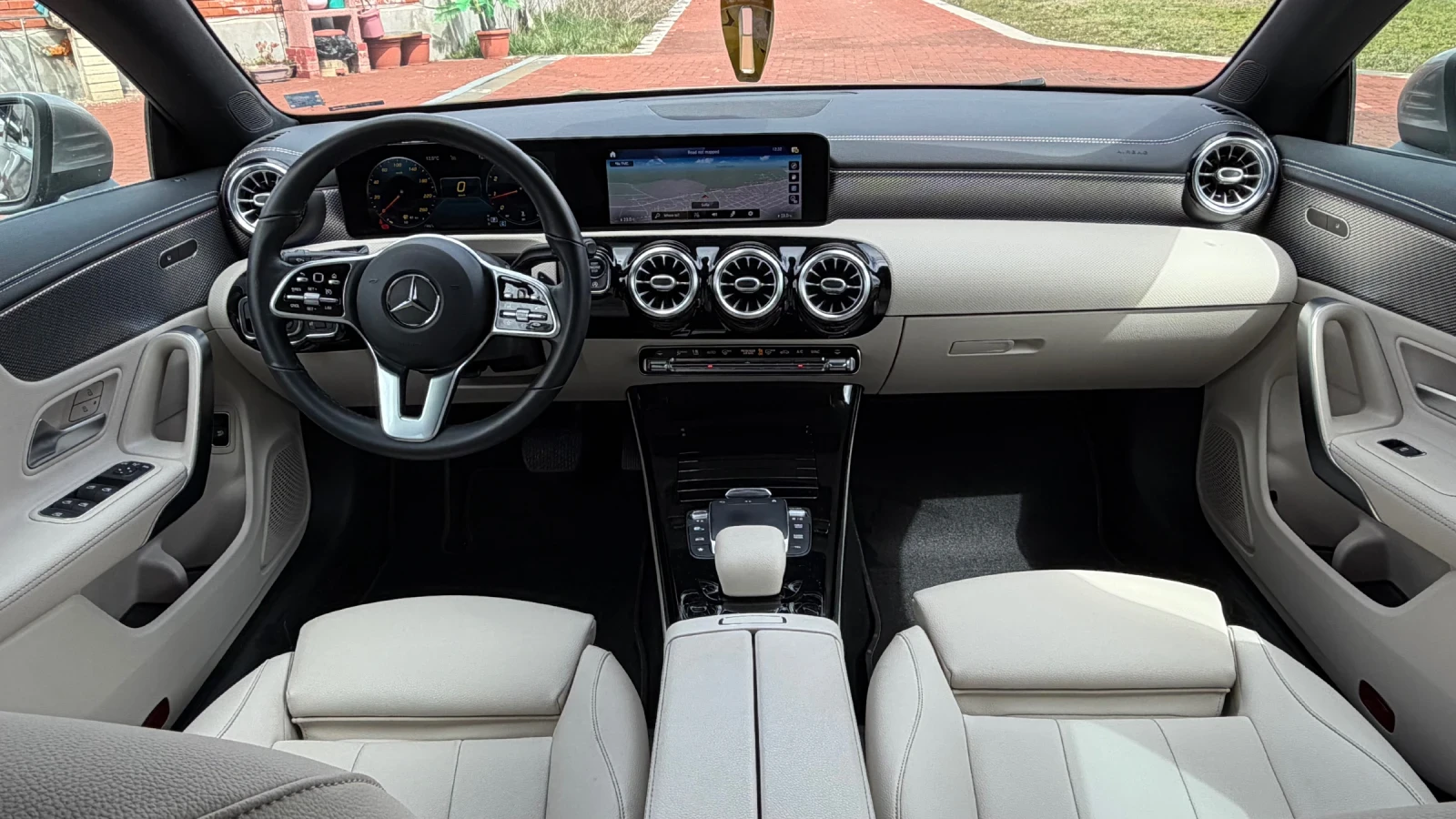 Mercedes-Benz CLA 180 AMG LINE* AMBIENT* SPORTBACK* TOP, снимка 9 - Автомобили и джипове - 54168568