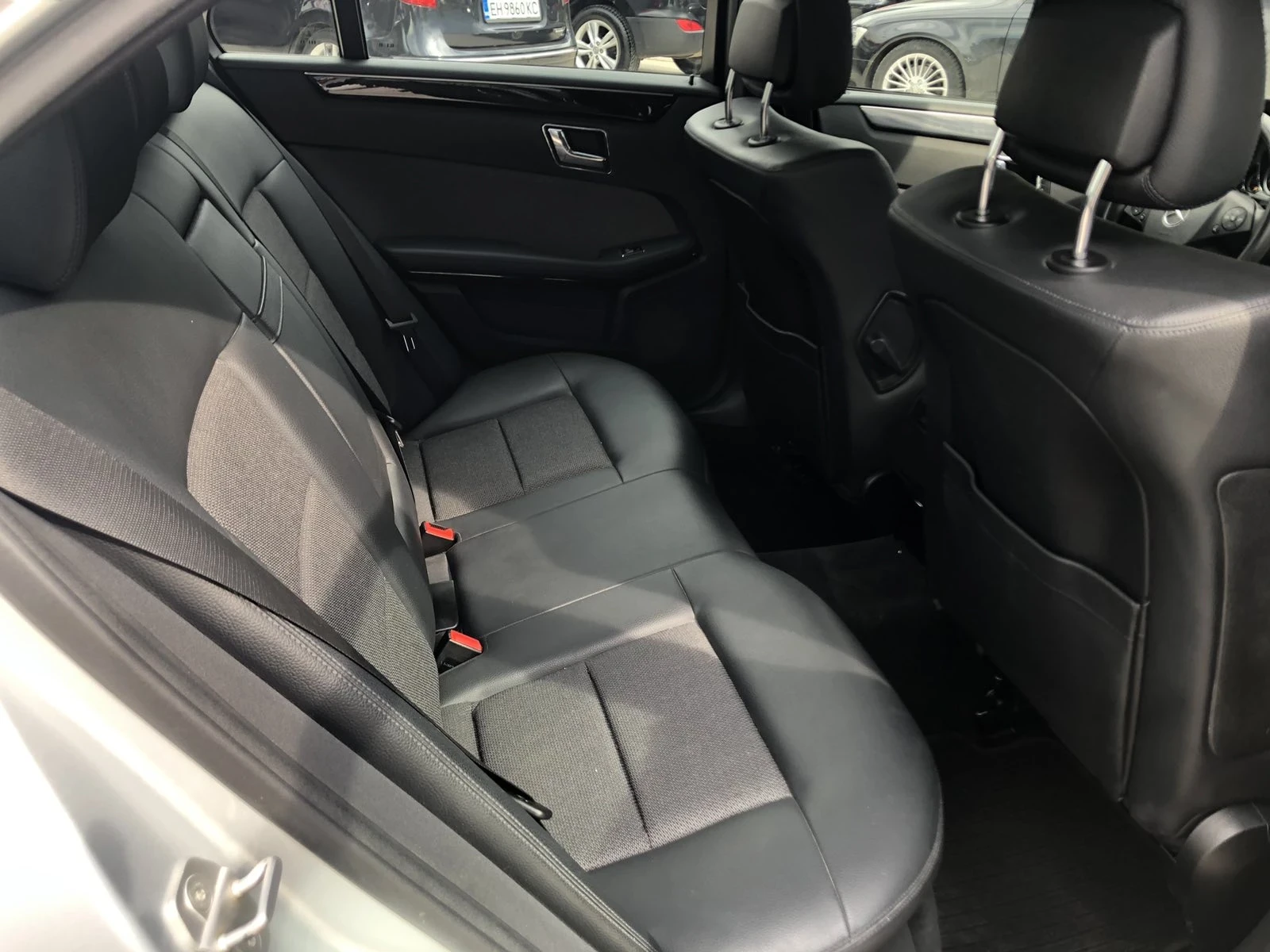 Mercedes-Benz E 300 FACELIFT AVANGARDE LED, снимка 15 - Автомобили и джипове - 54570912