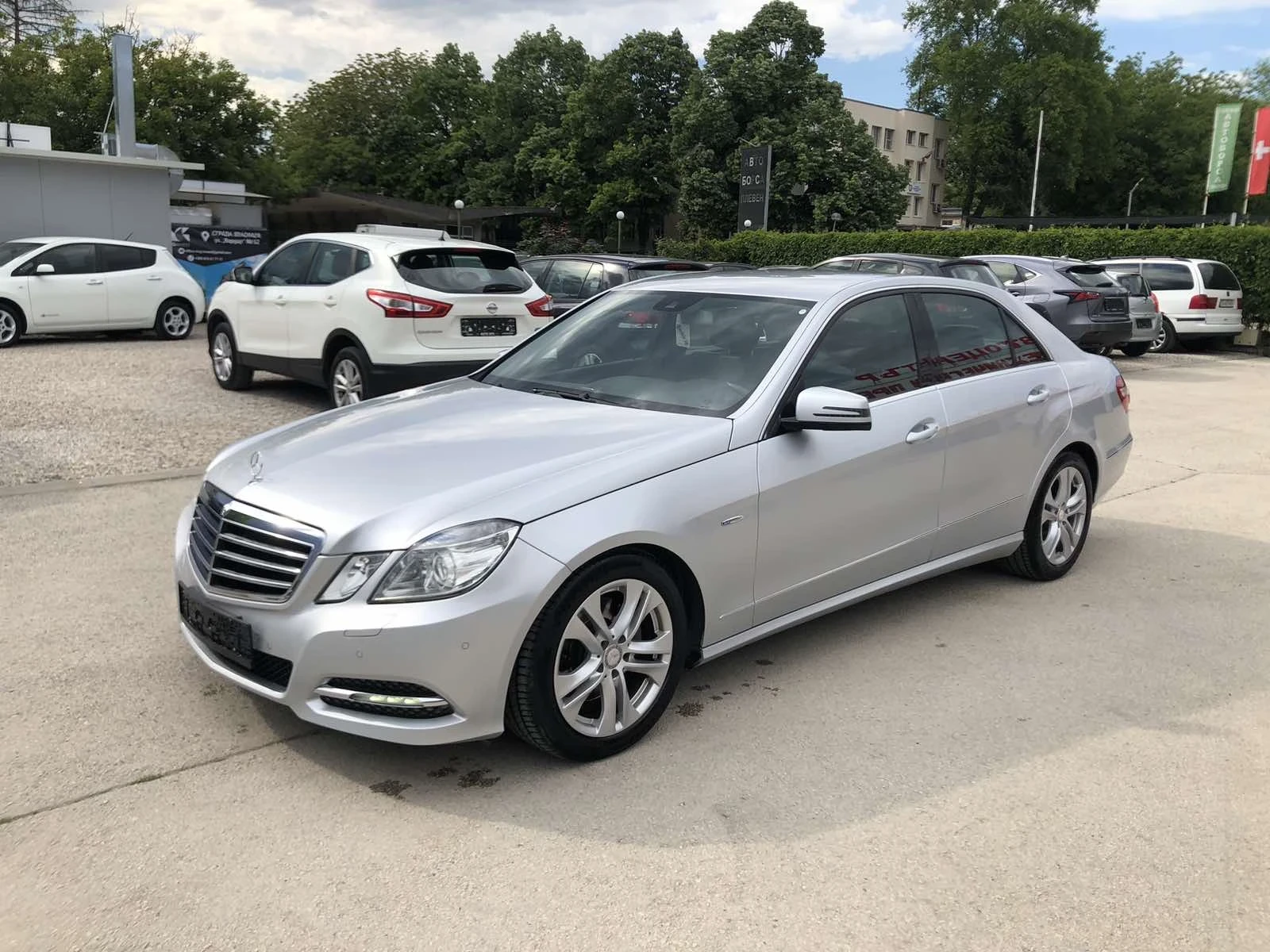 Mercedes-Benz E 300 FACELIFT AVANGARDE LED, снимка 3 - Автомобили и джипове - 54570912