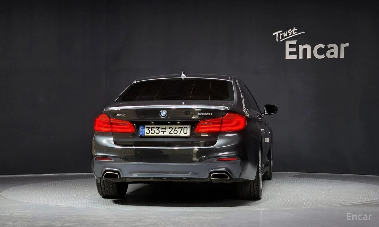 BMW 530 XDRIVE* M-SPORT* HEAD-UP* 360CAMERA* , снимка 4 - Автомобили и джипове - 54753017