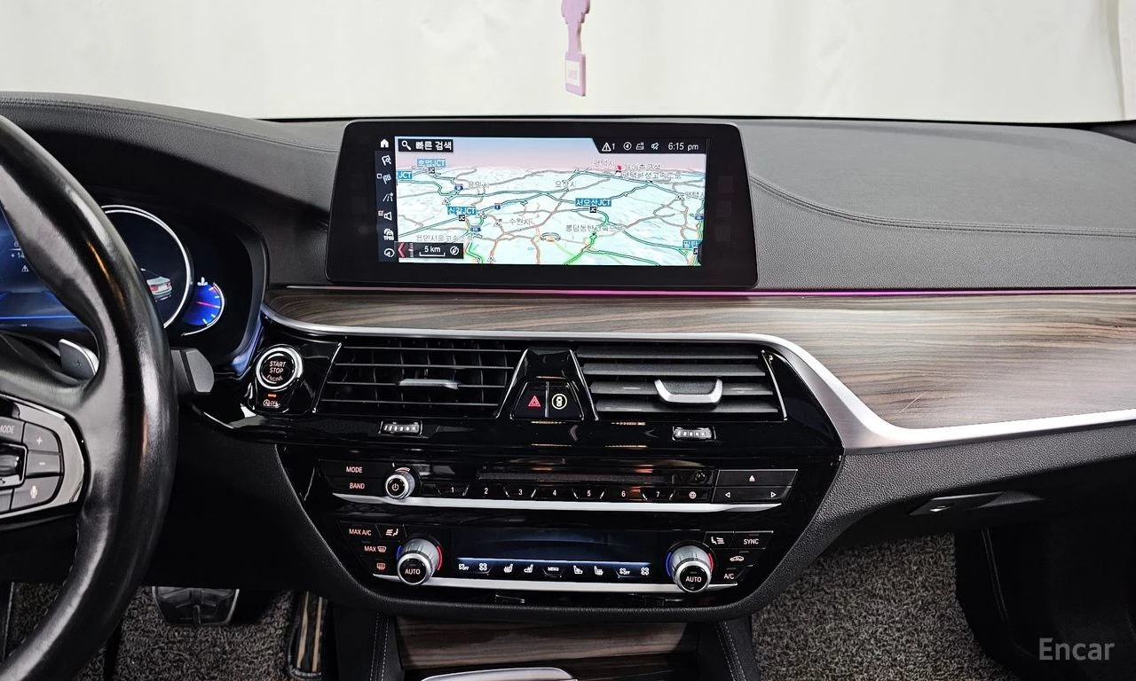 BMW 530 XDRIVE* M-SPORT* HEAD-UP* 360CAMERA* , снимка 9 - Автомобили и джипове - 54753017