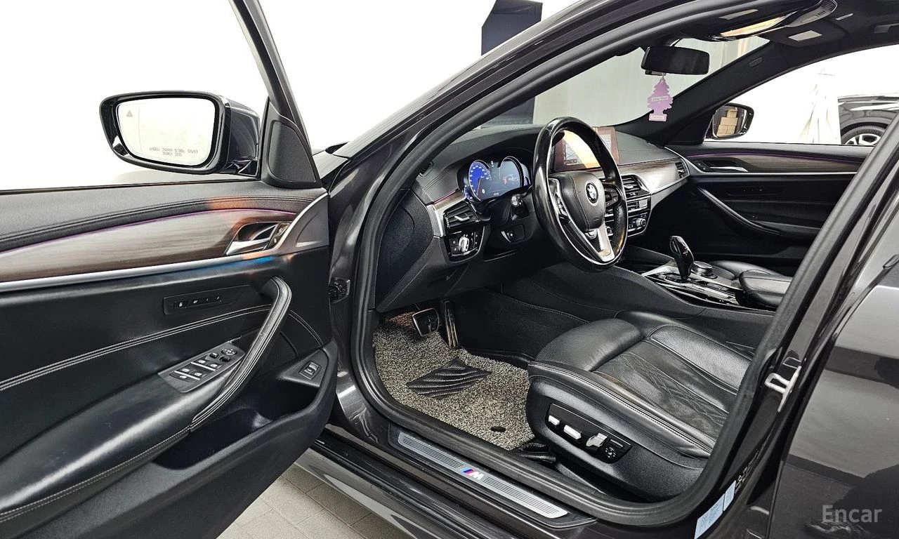 BMW 530 XDRIVE* M-SPORT* HEAD-UP* 360CAMERA* , снимка 5 - Автомобили и джипове - 54753017