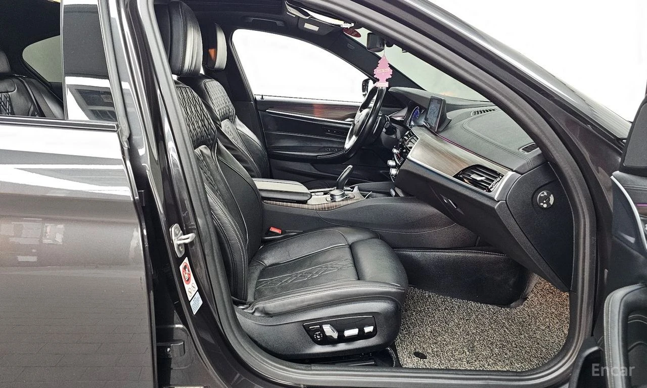 BMW 530 XDRIVE* M-SPORT* HEAD-UP* 360CAMERA* , снимка 14 - Автомобили и джипове - 54753017