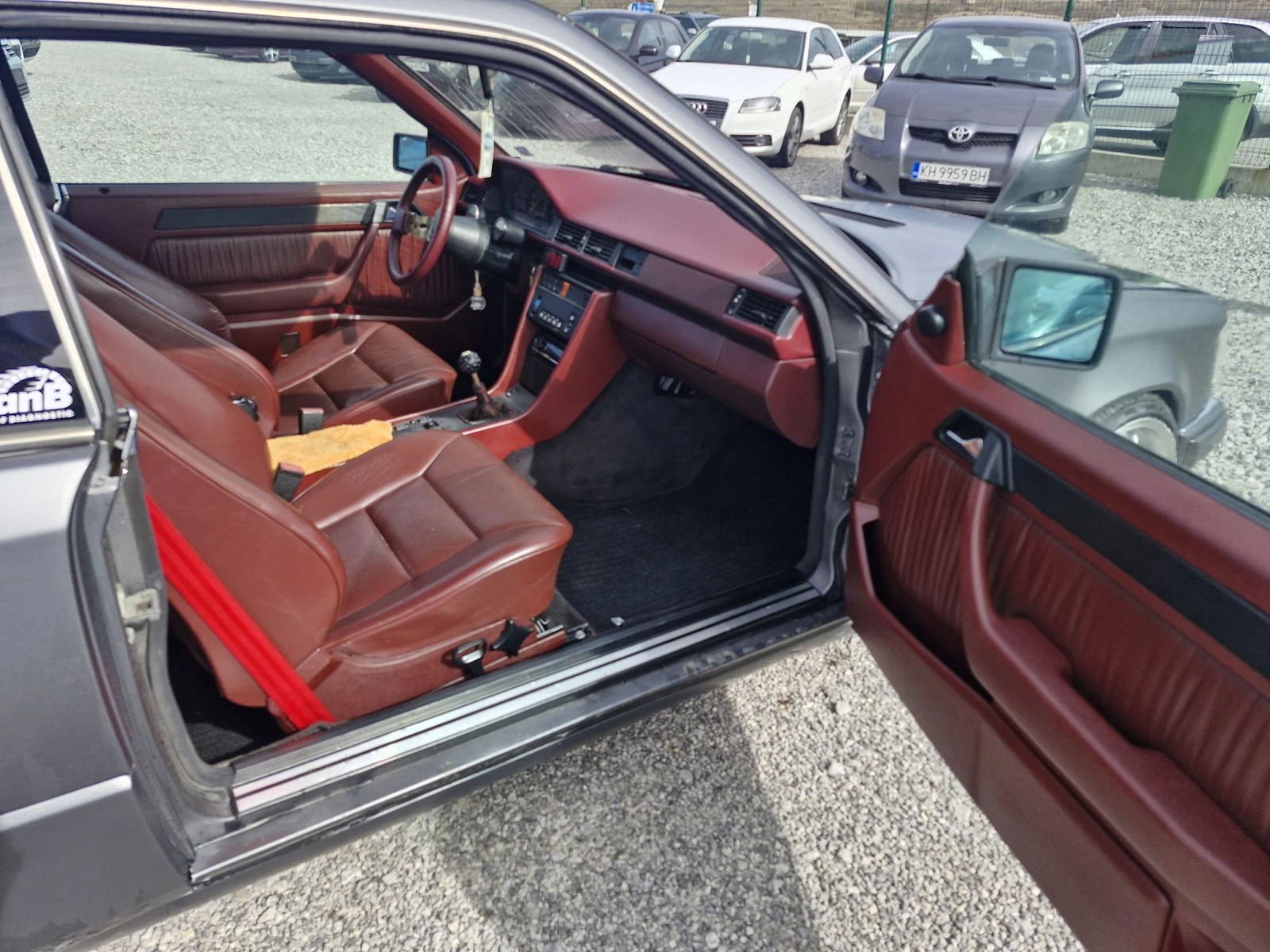Mercedes-Benz 124 Coupe, снимка 7 - Автомобили и джипове - 54853827