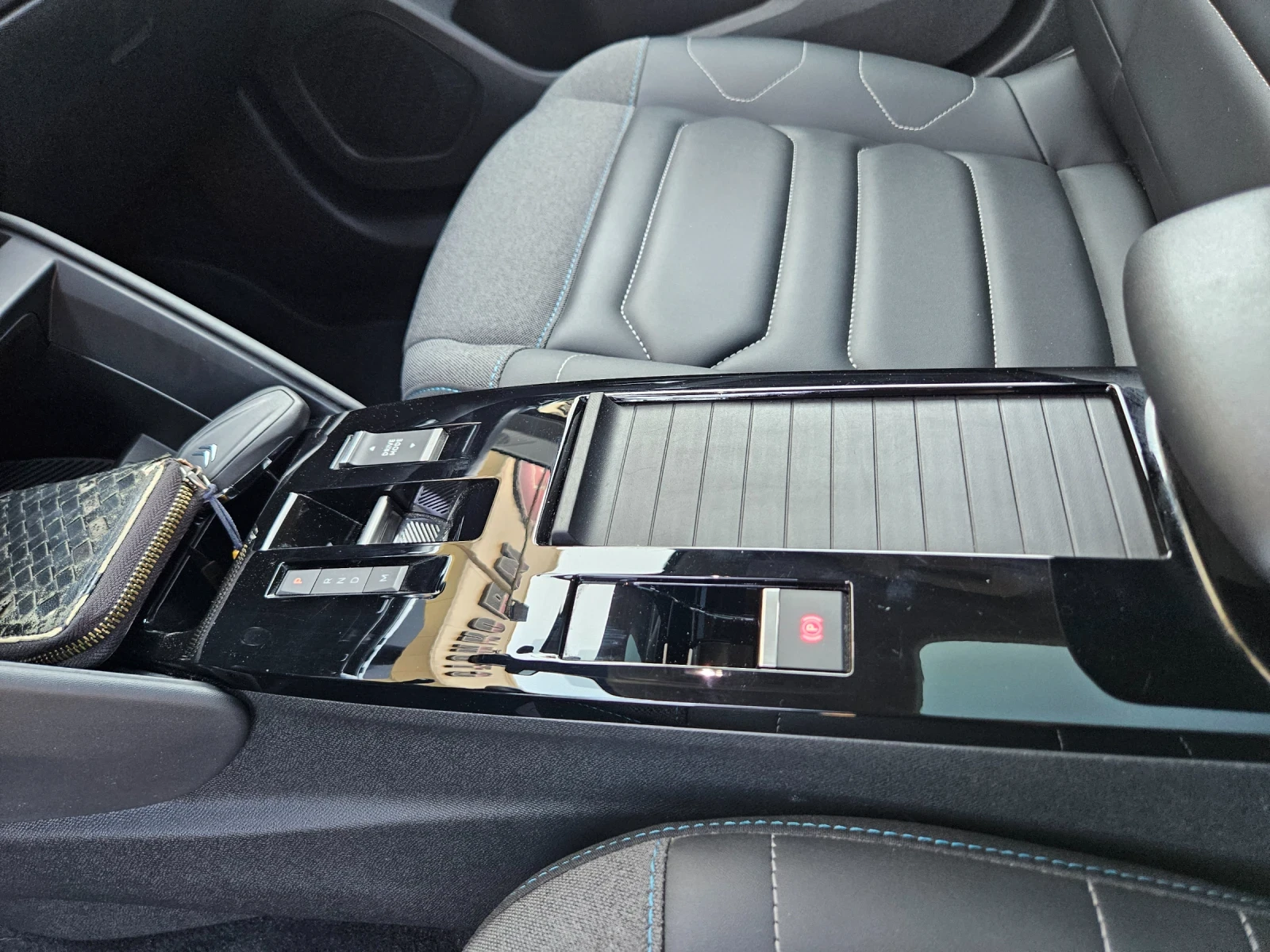 Citroen C4 1.2 turbo/131hp/8AT/SHINE, снимка 15 - Автомобили и джипове - 55014366