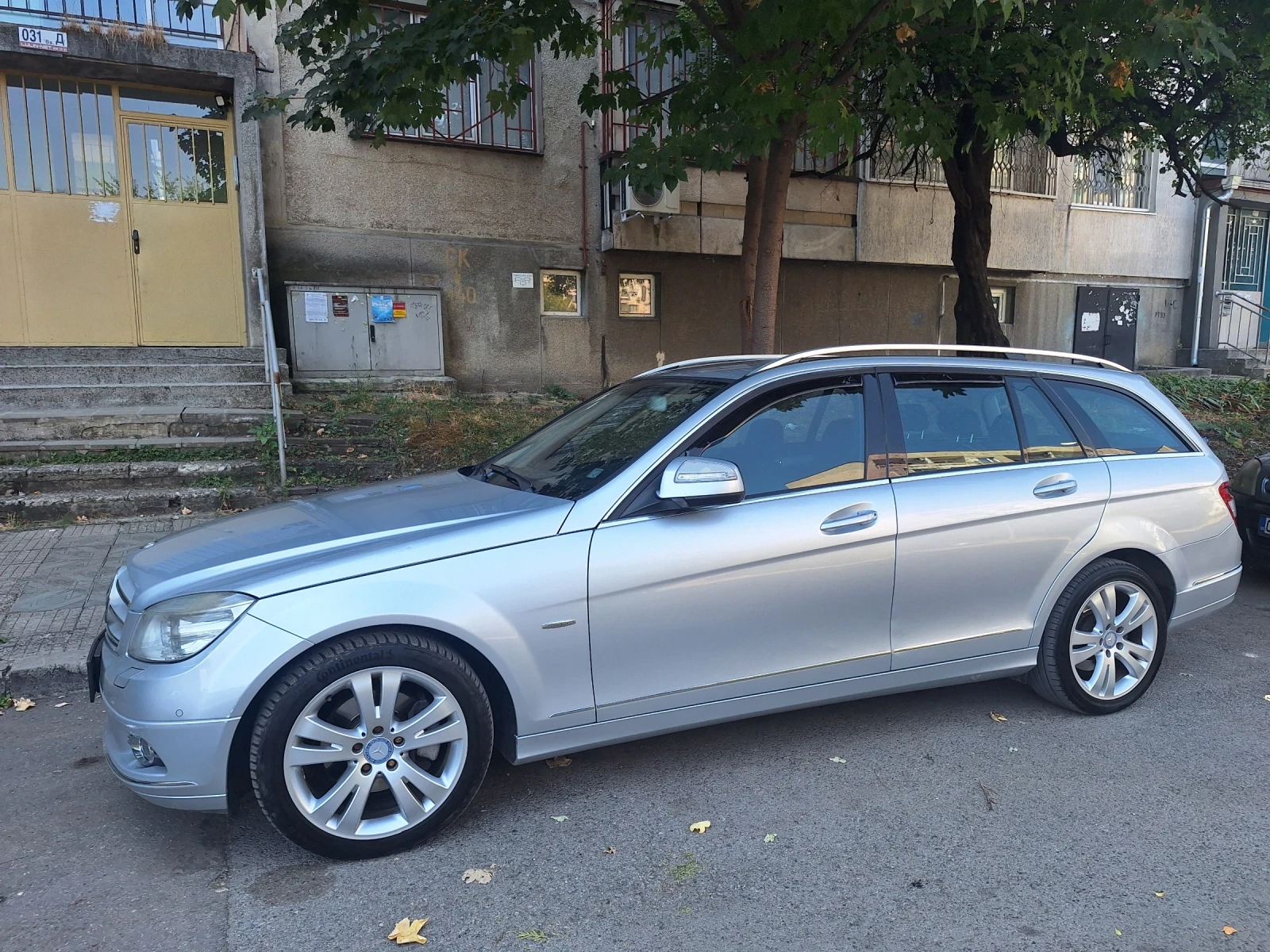 Mercedes-Benz C 220, снимка 3 - Автомобили и джипове - 56031806