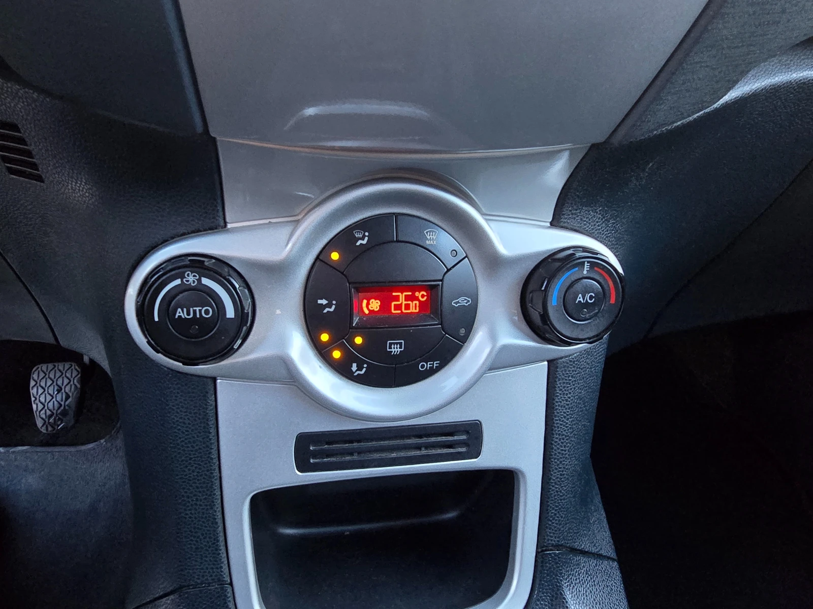 Ford Fiesta 1.4 ������-���, 96�.�., 2010�. | Mobile.bg � ����������� 12