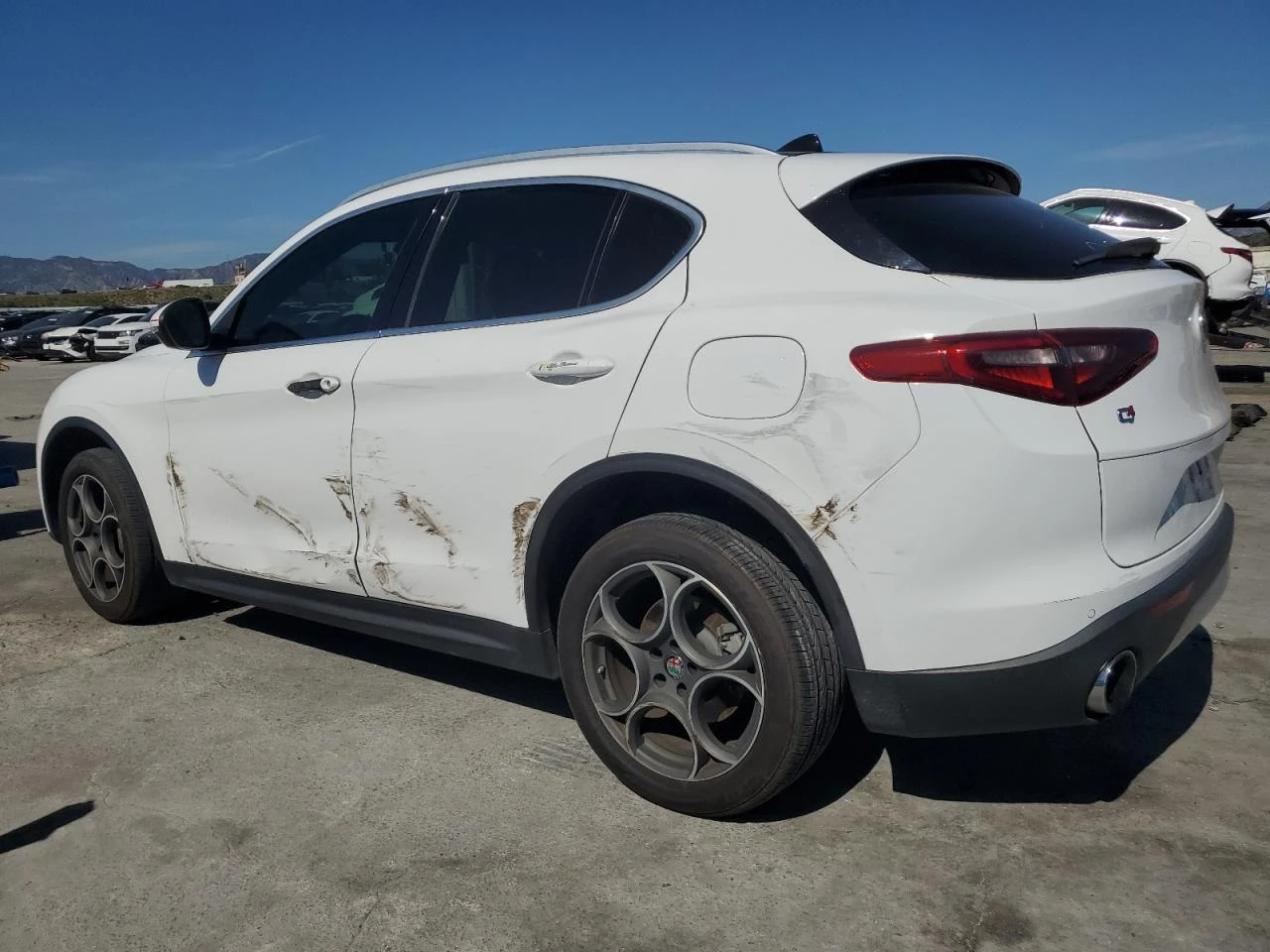Alfa Romeo Stelvio AWD  - изображение 4