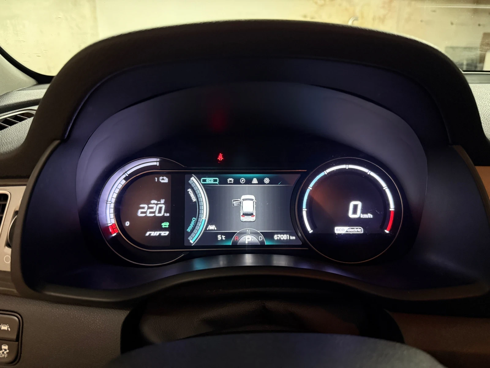 Kia Niro 64kWh Executive Line SOH100% - изображение 7