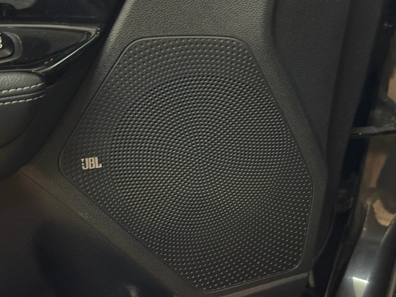 Kia Niro 64kWh Executive Line SOH100% - изображение 9