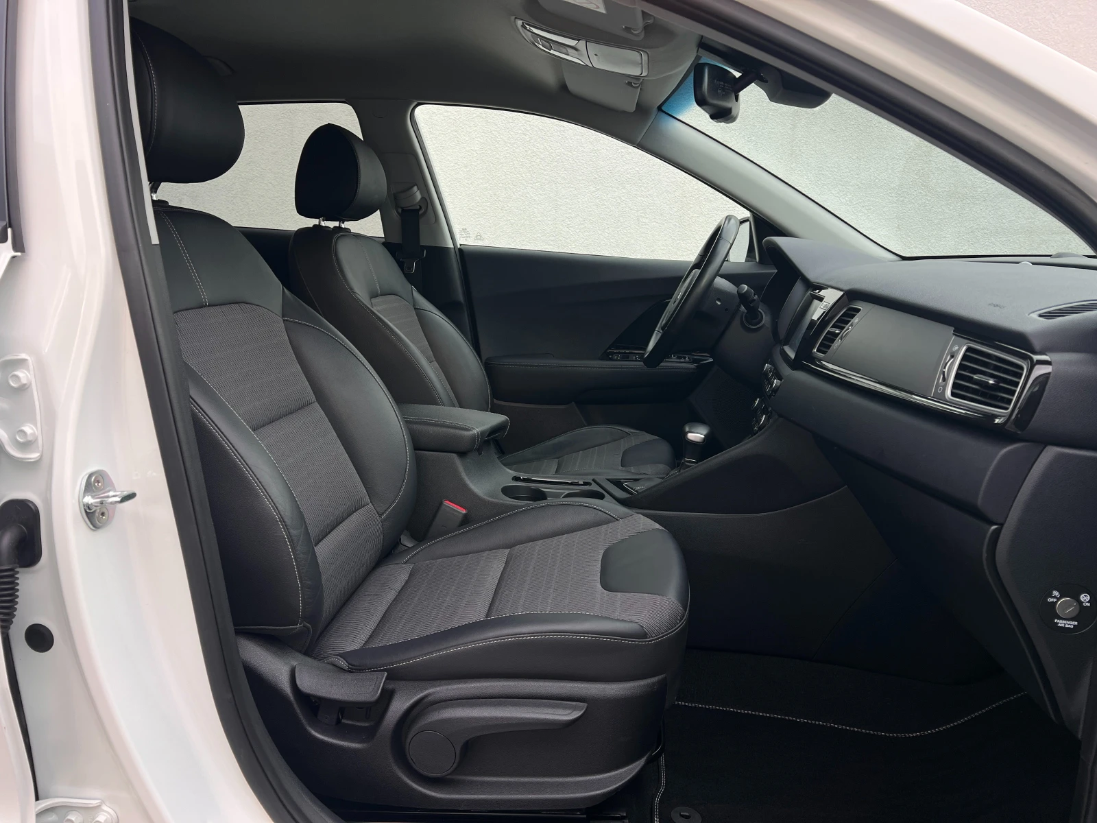 Kia Niro Plug-in Hybrid ПРОЧЕТИ ОПИСАНИЕТО, снимка 15 - Автомобили и джипове - 54045810