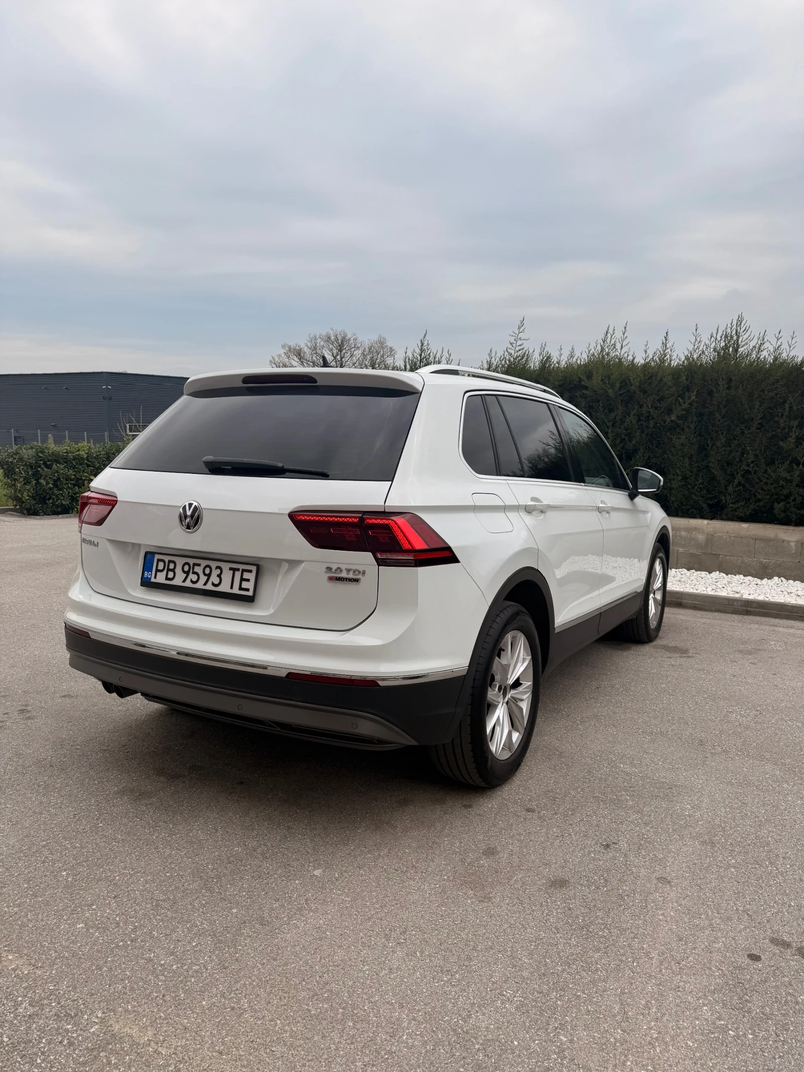 VW Tiguan 2.0TDI/4Motion/FullLED/Distro/LaneAssist, снимка 5 - Автомобили и джипове - 54164188