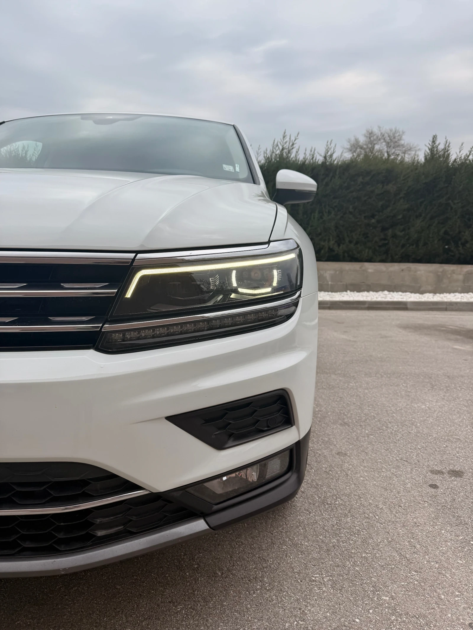 VW Tiguan 2.0TDI/4Motion/FullLED/Distro/LaneAssist, снимка 3 - Автомобили и джипове - 54164188