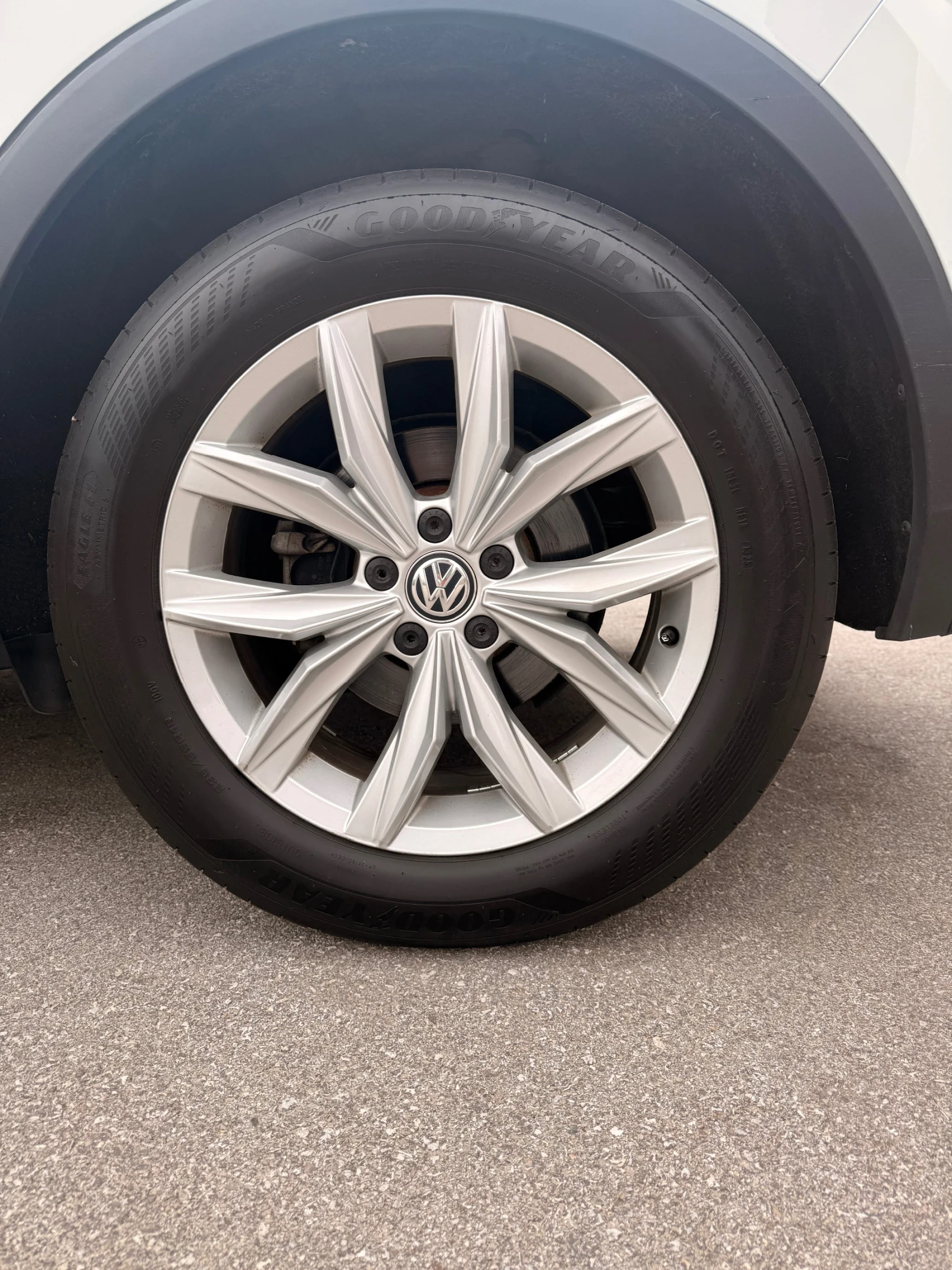 VW Tiguan 2.0TDI/4Motion/FullLED/Distro/LaneAssist, снимка 10 - Автомобили и джипове - 54164188