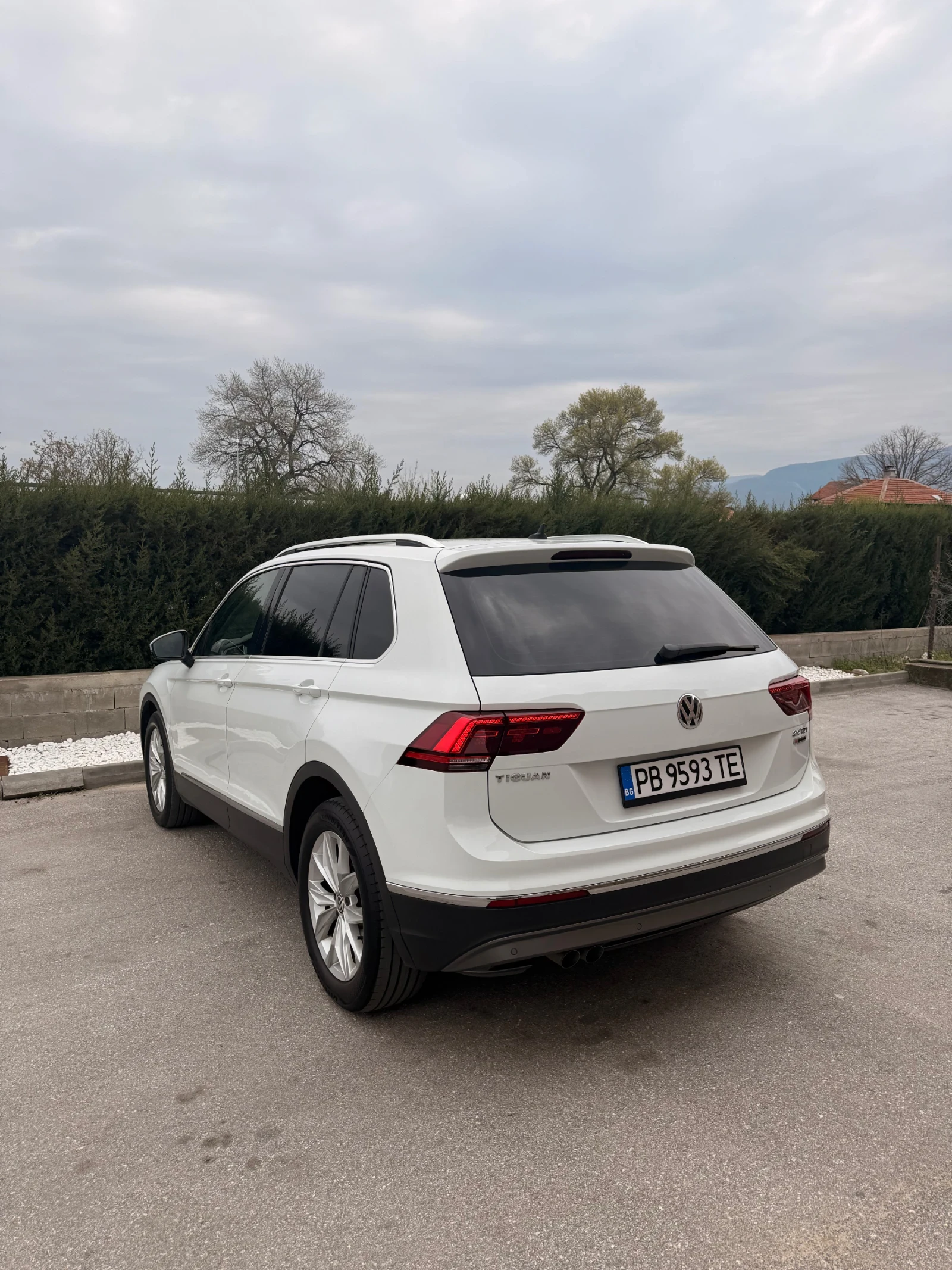 VW Tiguan 2.0TDI/4Motion/FullLED/Distro/LaneAssist, снимка 4 - Автомобили и джипове - 54164188