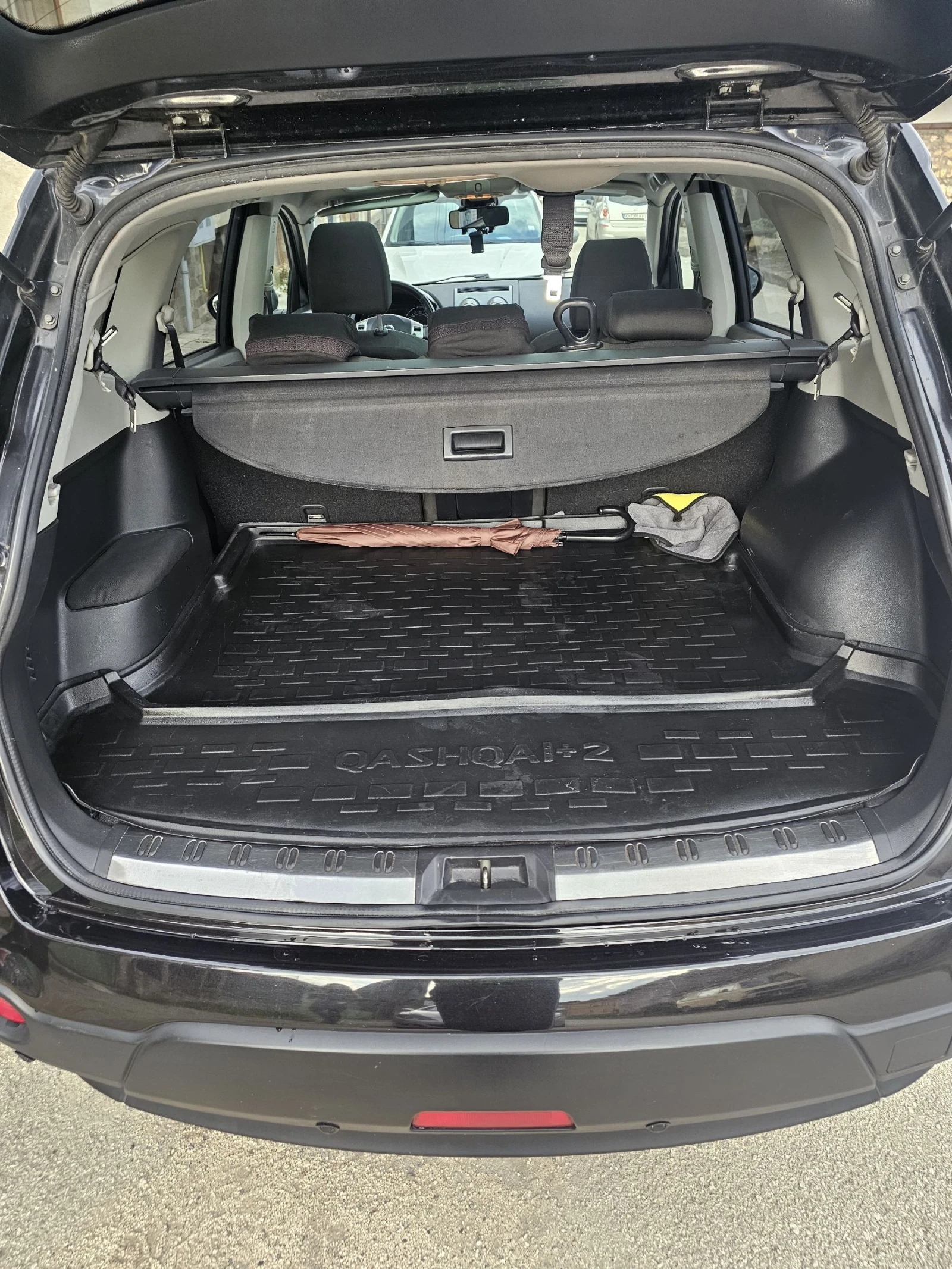 Nissan Qashqai + 2 Панорама Автомат 4х4 , снимка 7 - Автомобили и джипове - 54170694