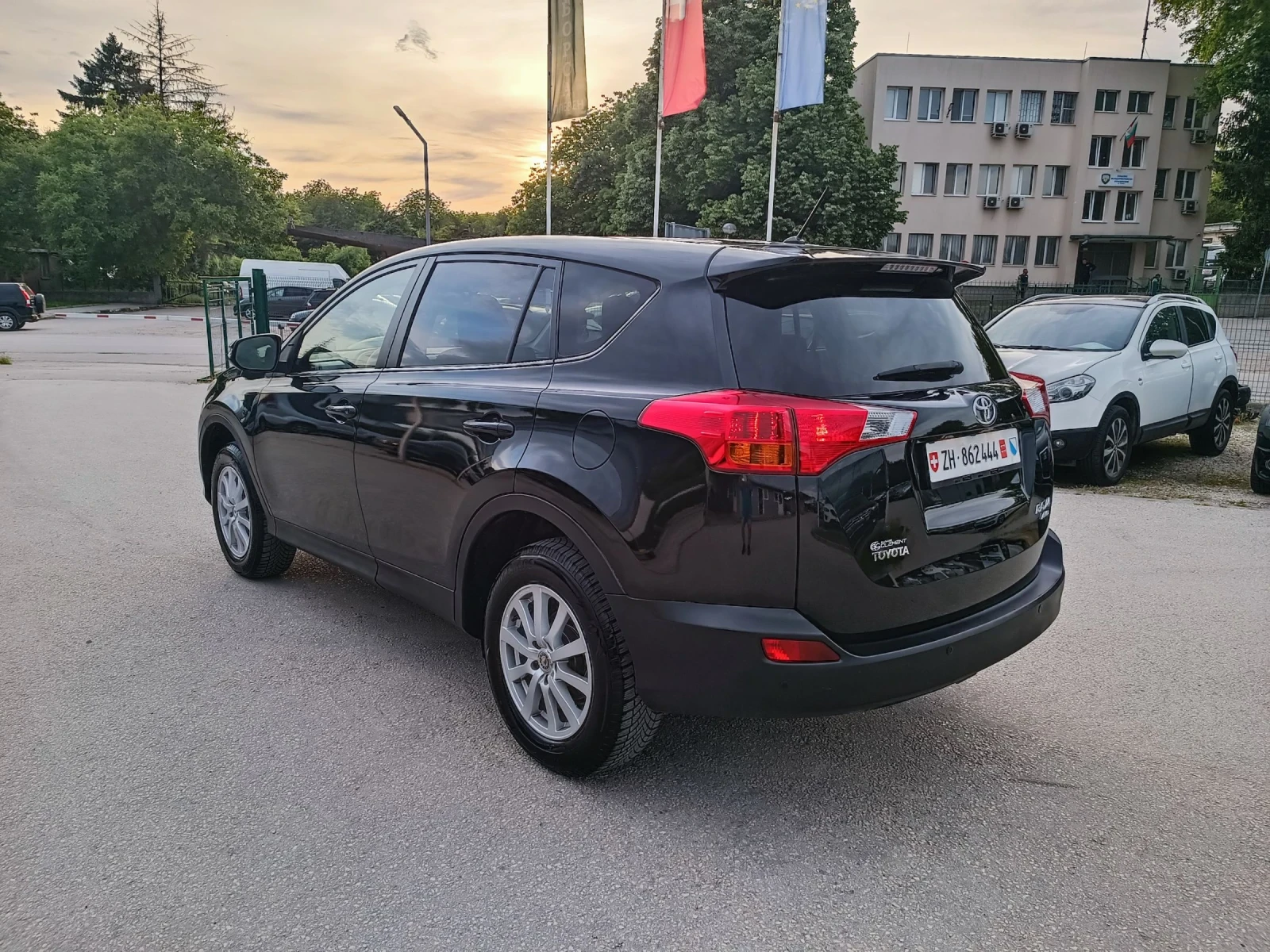 Toyota Rav4 2.0i-151кс-ШВЕЙЦАРИЯ-РЪЧКА-4Х4-6ск-NAVI, снимка 5 - Автомобили и джипове - 54610446