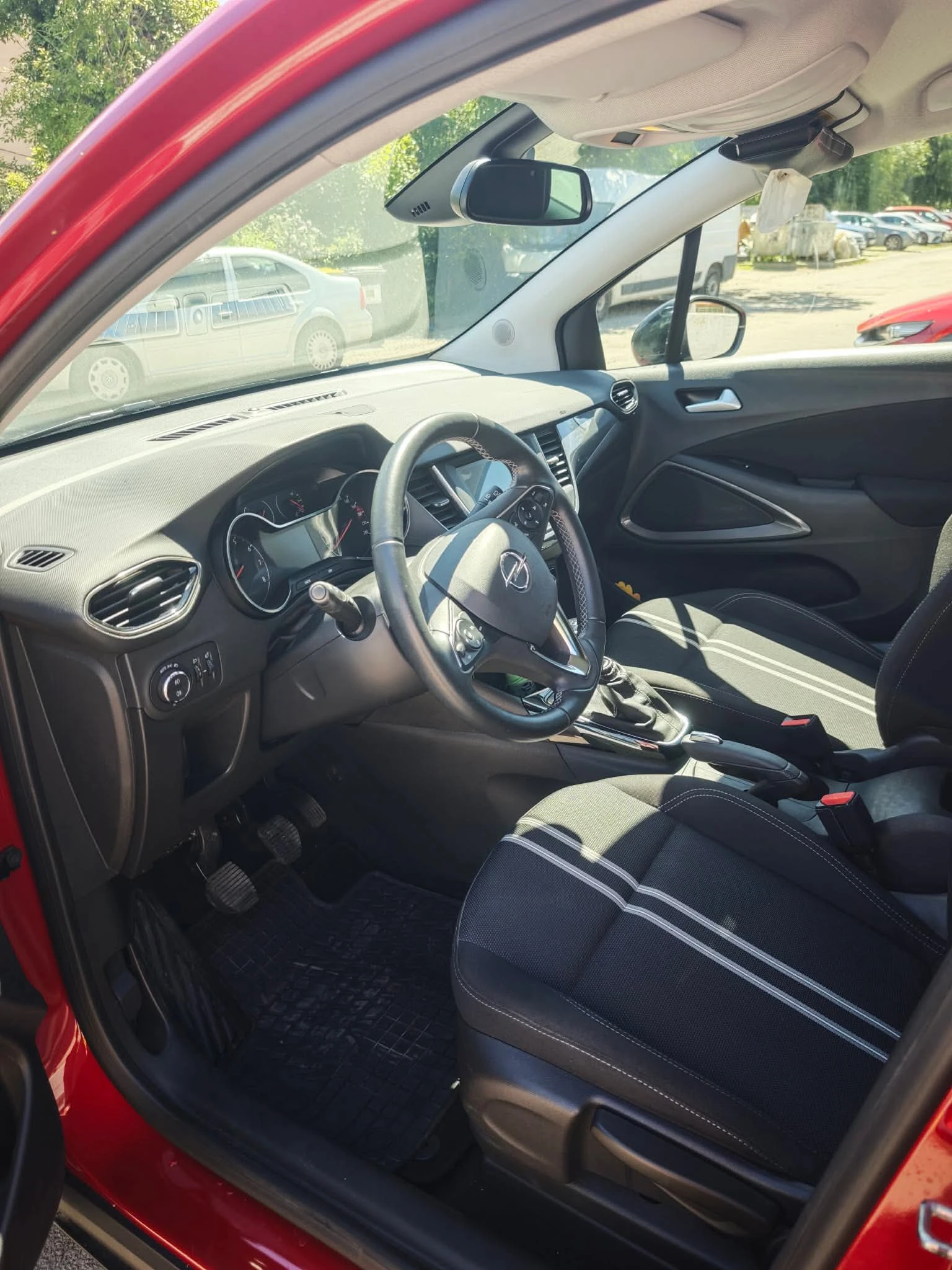 Opel Crossland X Elegance 1.2 Direct Injection Turbo, снимка 12 - Автомобили и джипове - 54784206