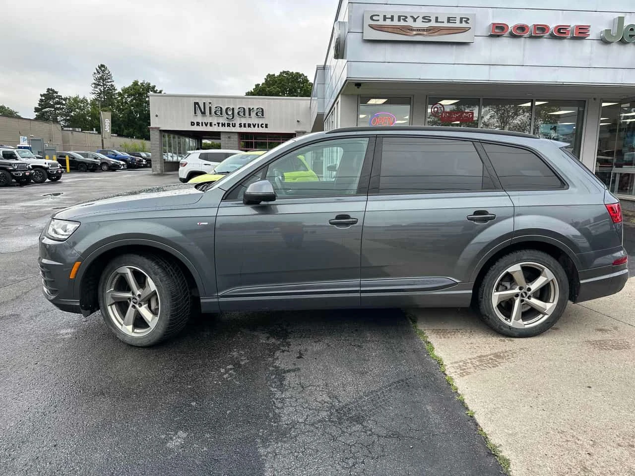 Audi Q7 Progressiv | CARFAX | АВТОКРЕДИТ БЕЗ ПЪРВОНАЧАЛНА, снимка 3 - Автомобили и джипове - 55601486