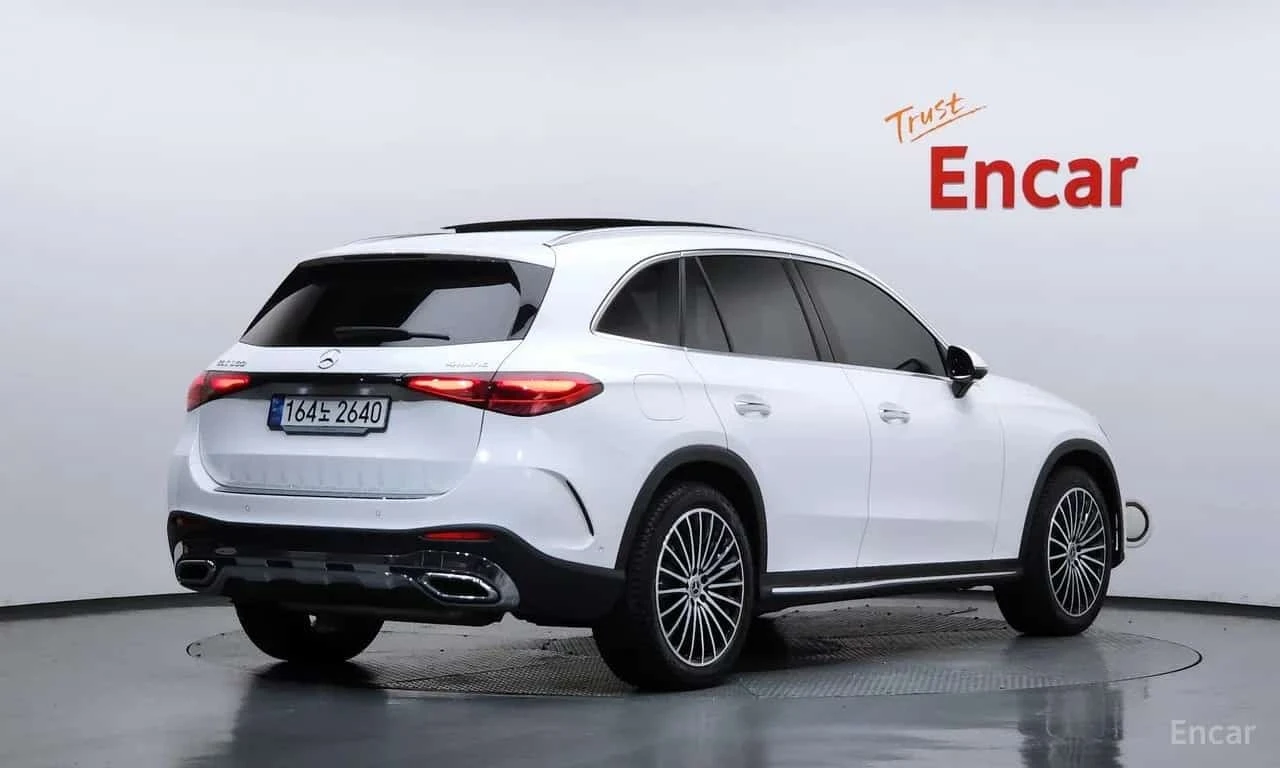 Mercedes-Benz GLC 4MATIC AMG Line/ОБДУХВАНЕ/ДИСТРОНИК/360, снимка 2 - Автомобили и джипове - 56185103