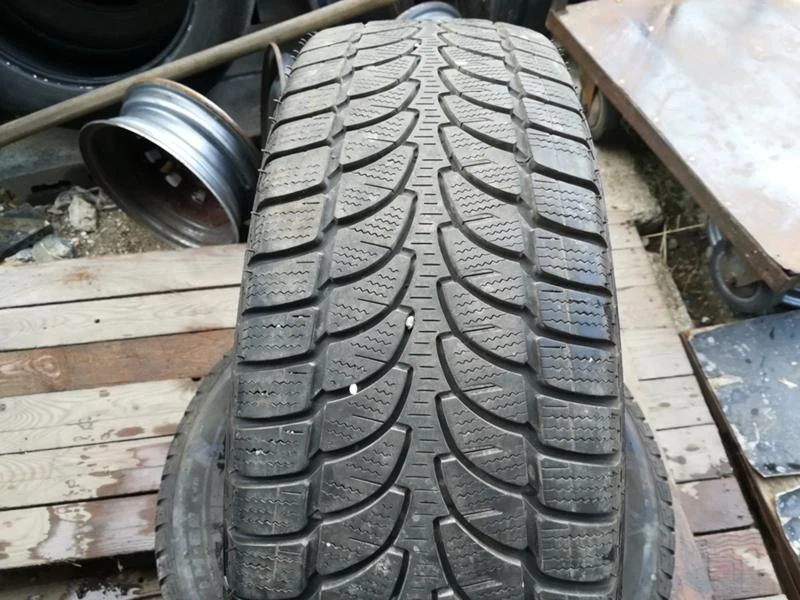 Гуми Зимни 215/70R16, снимка 1 - Гуми и джанти - 19451003