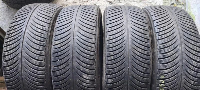 Гуми Зимни 235/55R17, снимка 1 - Гуми и джанти - 35125141