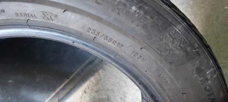 Гуми Зимни 235/55R17, снимка 8 - Гуми и джанти - 35125141