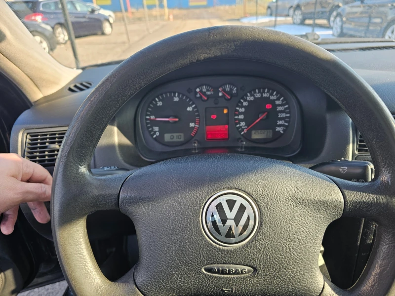 VW Golf 1.9tdi, снимка 8 - Автомобили и джипове - 48574359