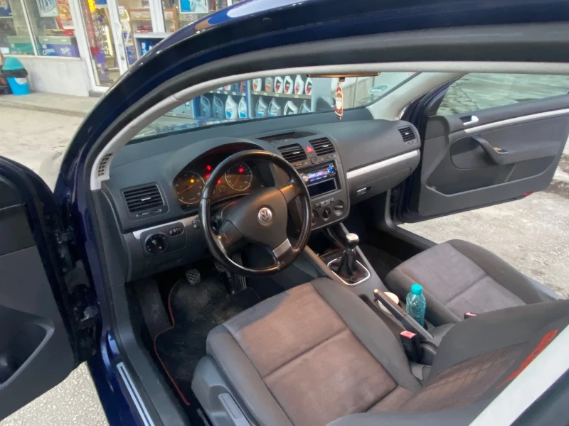 VW Golf 1.6 i, снимка 9 - Автомобили и джипове - 48827520