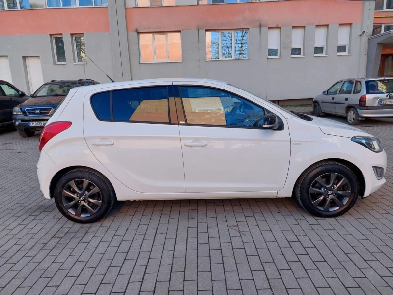 Hyundai I20 1.3 93000км. ТОП Състояние, снимка 5 - Автомобили и джипове - 52817357