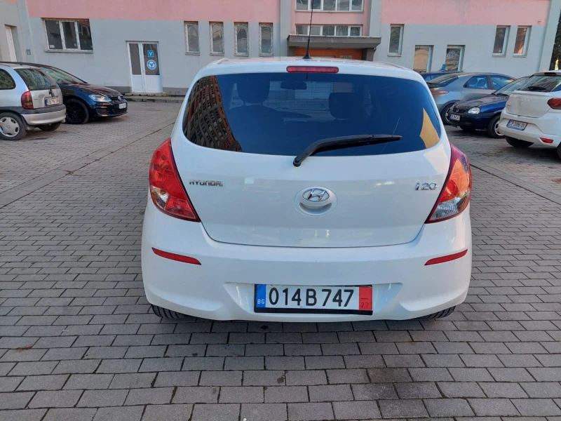 Hyundai I20 1.3 93000км. ТОП Състояние, снимка 7 - Автомобили и джипове - 52817357