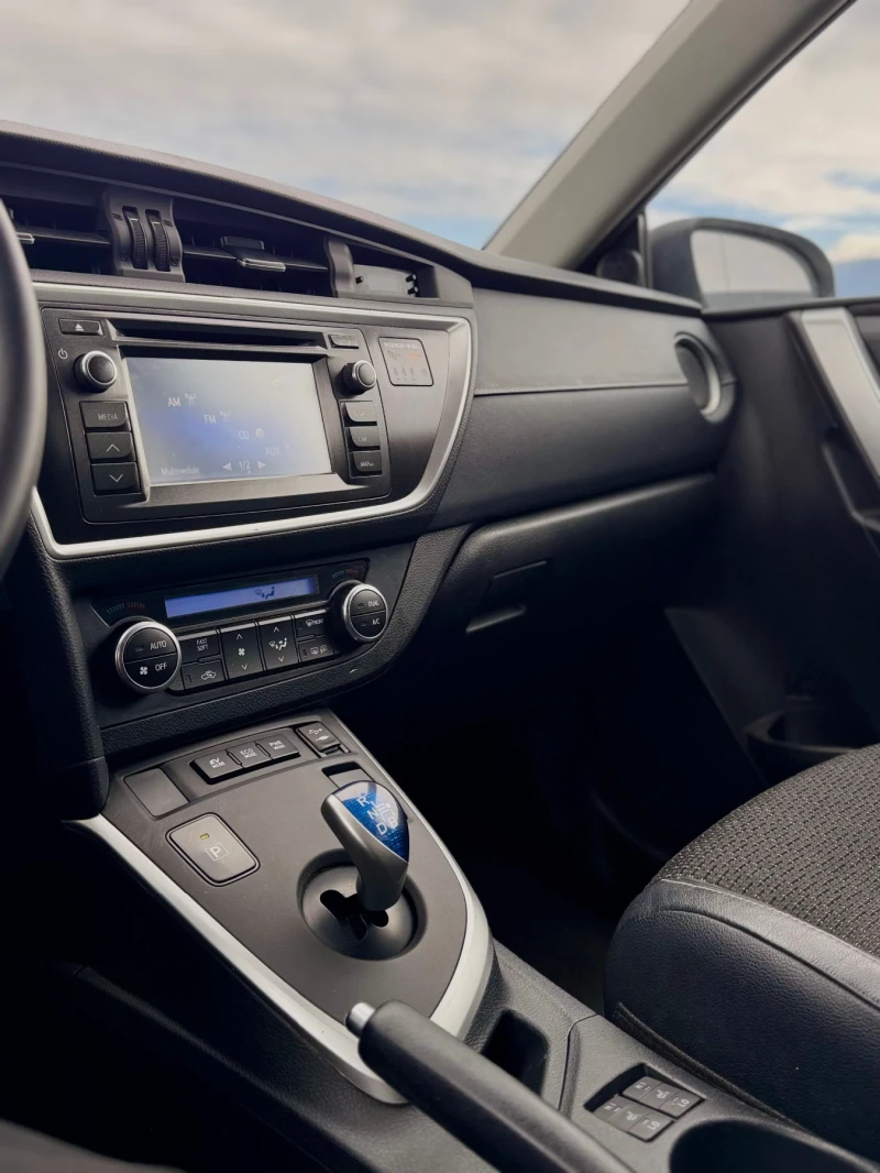 Toyota Auris 1.8i Hibrid/Navi/Camera/Euro5B, снимка 9 - Автомобили и джипове - 53433223