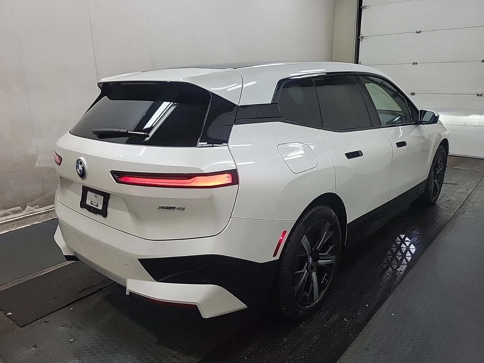 BMW iX 40i * * CARFAX * * АВТО КРЕДИТ * *  - изображение 4