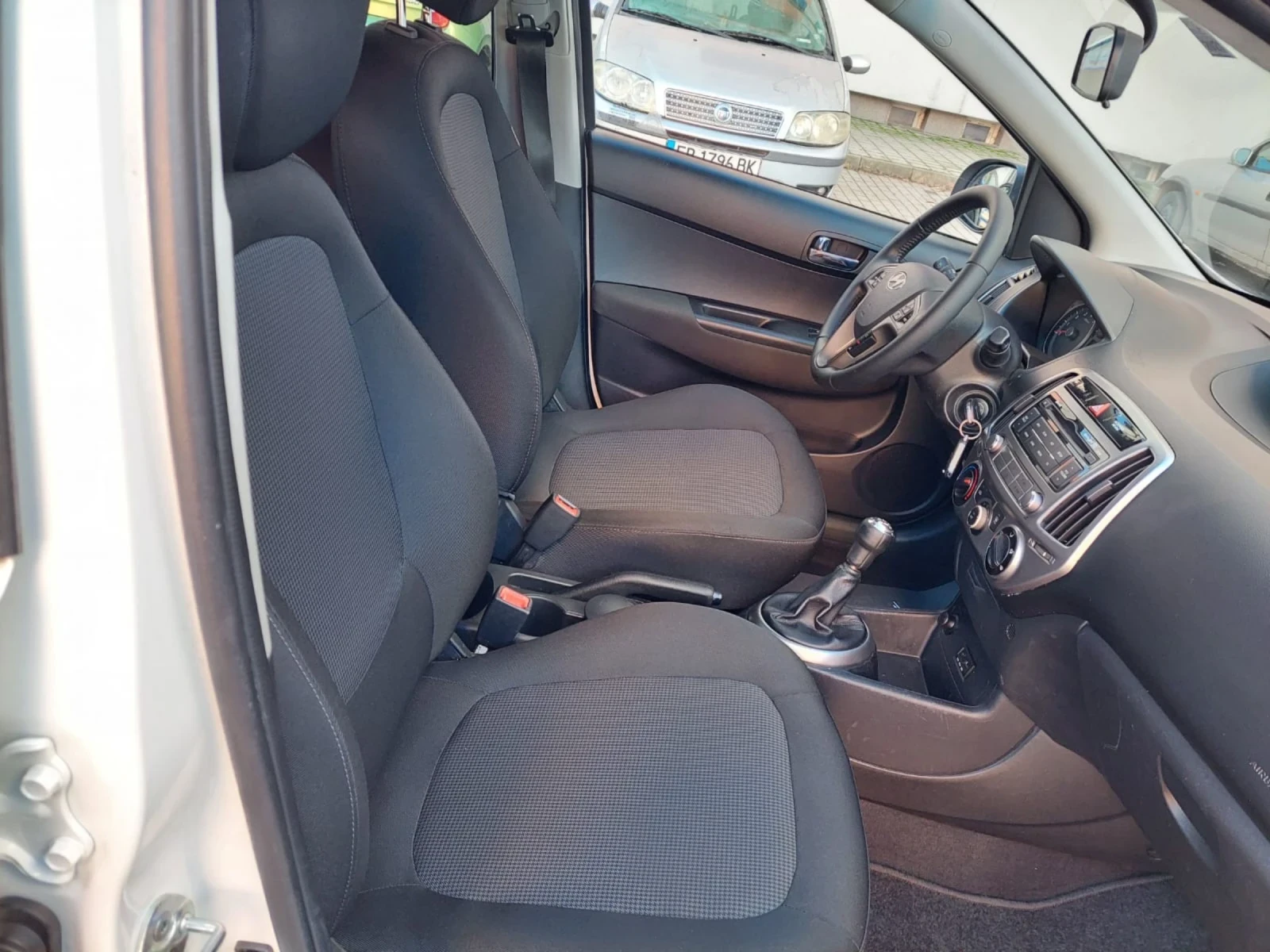 Hyundai I20 1.3 93000��. ��� ��������� | Mobile.bg � ����������� 12