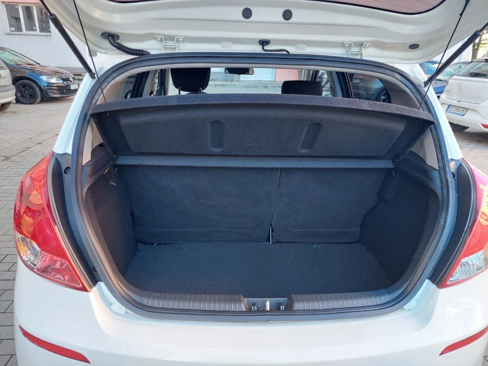 Hyundai I20 1.3 93000��. ��� ��������� | Mobile.bg � ����������� 17