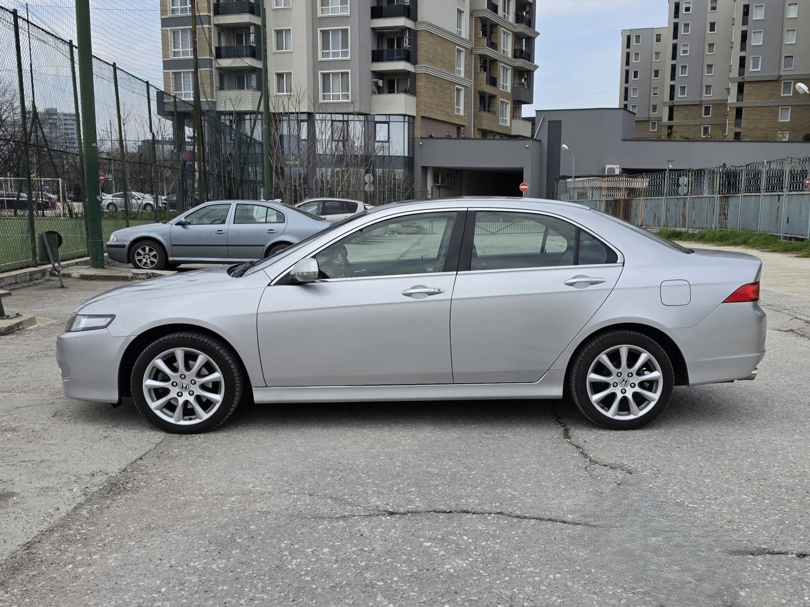Honda Accord 2.4i-VTEC Distronic NAVI TUV 2027г., снимка 8 - Автомобили и джипове - 53731259