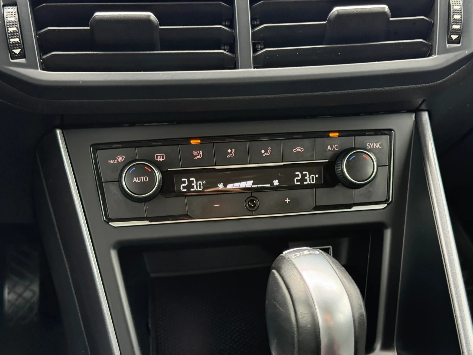 VW Polo 1.0TSI* NAVI* РЕГИСТРИРАН , снимка 11 - Автомобили и джипове - 53975671