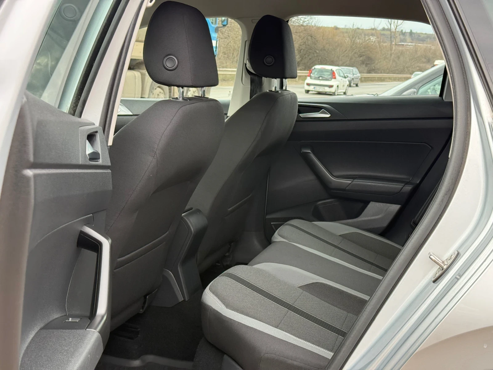 VW Polo 1.0TSI* NAVI* РЕГИСТРИРАН , снимка 14 - Автомобили и джипове - 53975671