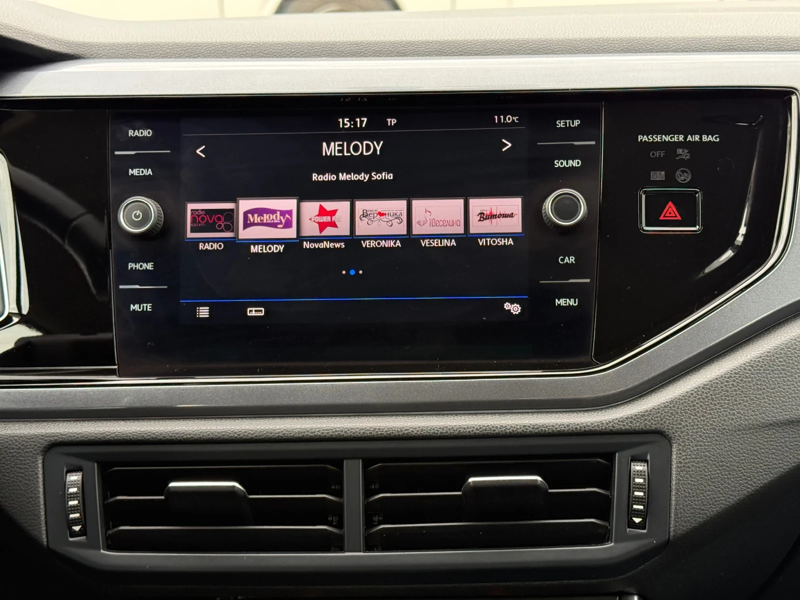 VW Polo 1.0TSI* NAVI* РЕГИСТРИРАН , снимка 10 - Автомобили и джипове - 53975671