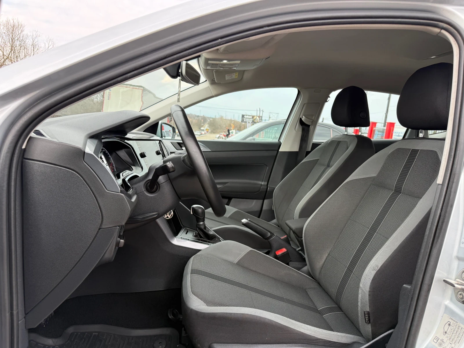 VW Polo 1.0TSI* NAVI* РЕГИСТРИРАН , снимка 6 - Автомобили и джипове - 53975671