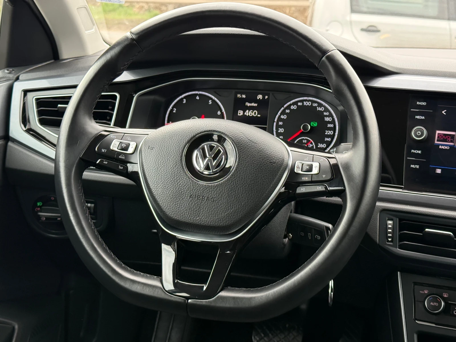 VW Polo 1.0TSI* NAVI* РЕГИСТРИРАН , снимка 8 - Автомобили и джипове - 53975671