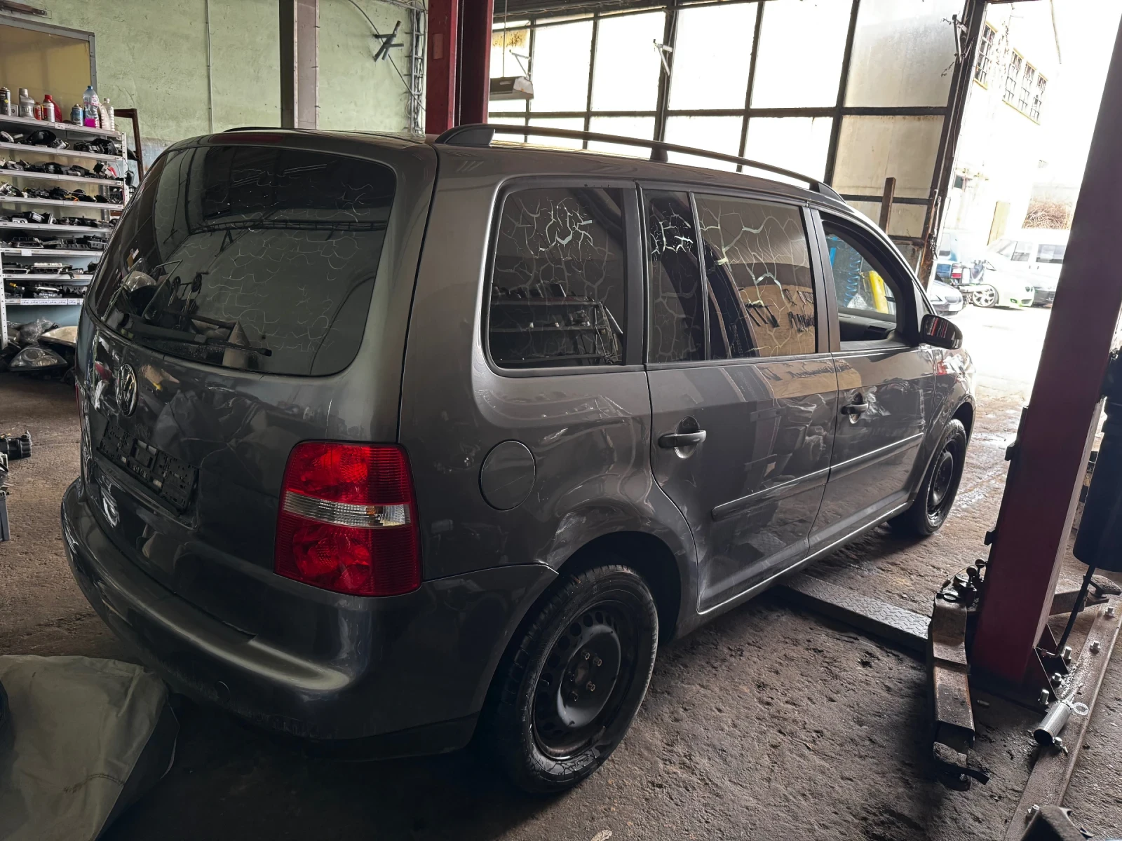 VW Touran 1.6/102 к.с На Части 0894533522, снимка 2 - Автомобили и джипове - 53986934