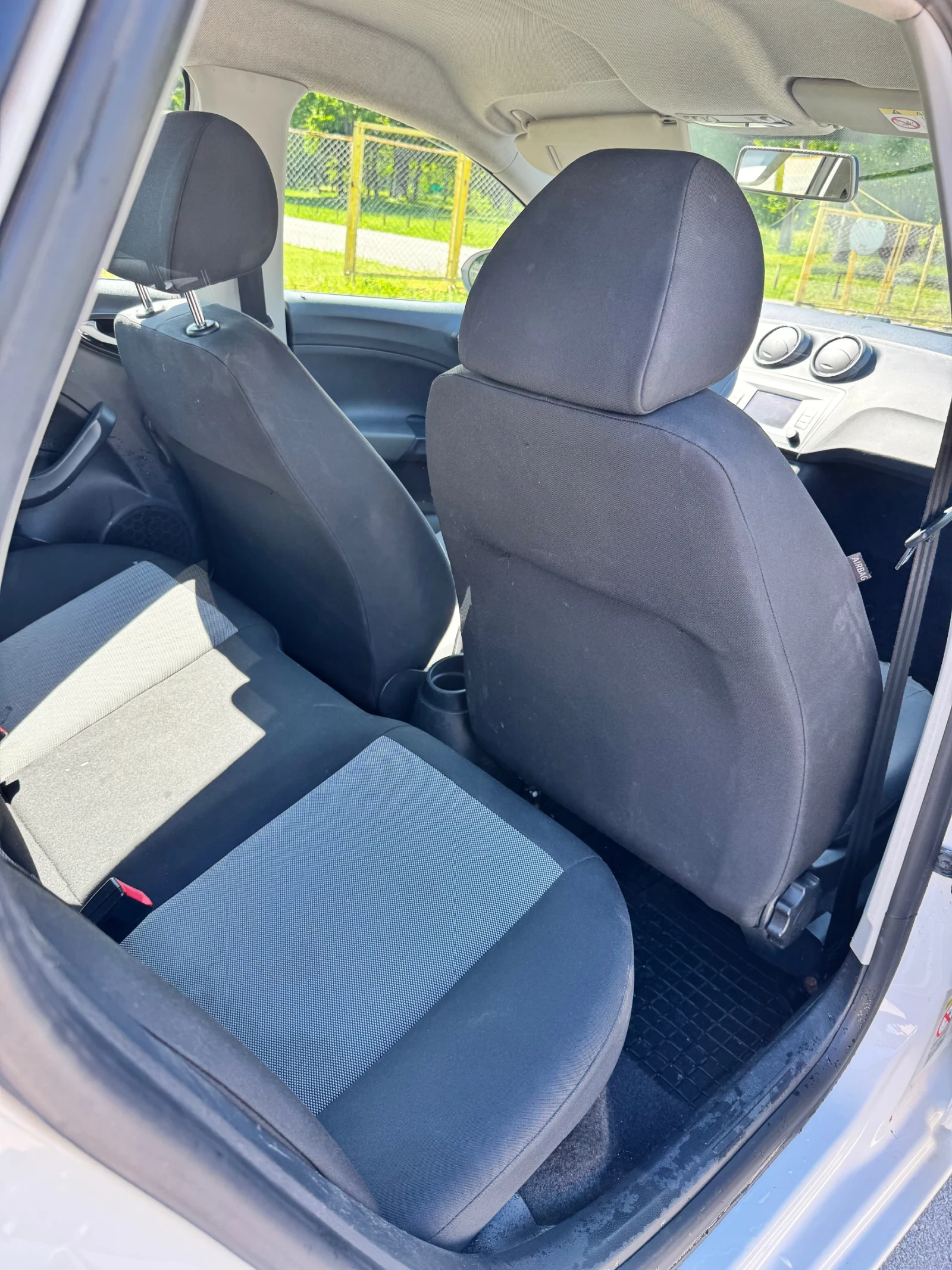 Seat Ibiza, снимка 9 - Автомобили и джипове - 54553195